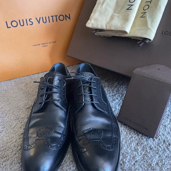 Louis vuitton スタッズ　ダービー　 革靴ブラック 黒 シンプル*LV* Bastille ダービーシューズ 革靴 ブラック メンズ